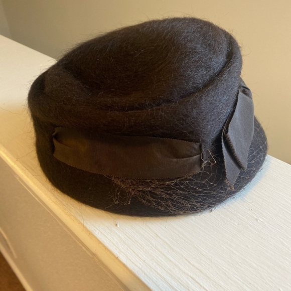 2 FOR $20 Vintage Wool LLAMASENE FREDERICK & NELSON Cloche - Picture 4 of 7